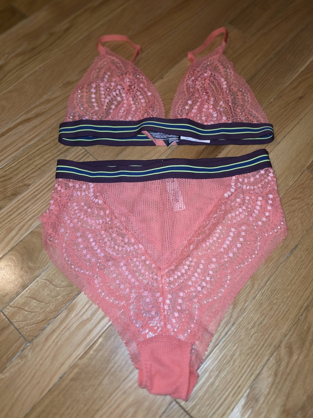 NWT Victoria's Secret Very Sexy Banded Mesh & Lace Bralette & Panty Set MED/LARG - Picture 2 of 7